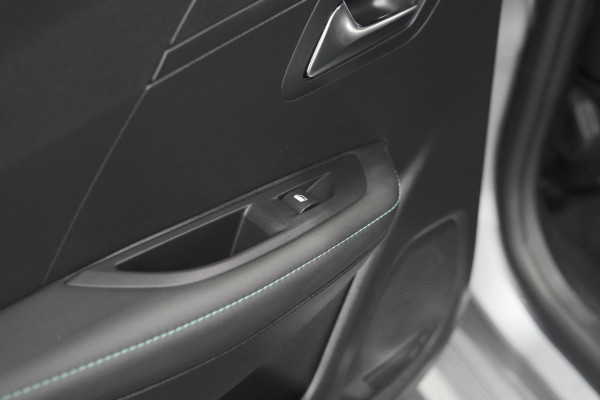 Peugeot 208 PureTech 100 EAT8 Allure Pack | Camera | Apple Carplay | Parkeersensoren | Stoelverwarming
