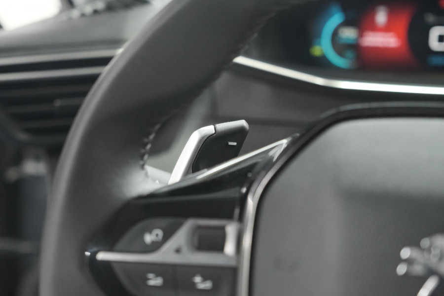 Peugeot 208 PureTech 100 EAT8 Allure Pack | Camera | Apple Carplay | Parkeersensoren | Stoelverwarming