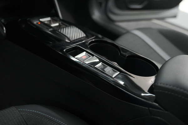 Peugeot 208 PureTech 100 EAT8 Allure Pack | Camera | Apple Carplay | Parkeersensoren | Stoelverwarming
