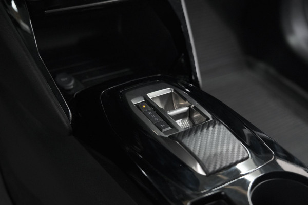 Peugeot 208 PureTech 100 EAT8 Allure Pack | Camera | Apple Carplay | Parkeersensoren | Stoelverwarming