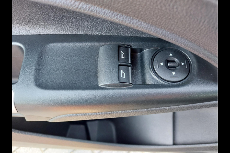 Ford Transit Connect 1.5 TDCI L1 | 100% onderhouden | NAP | Trekhaak | Navi Ford Transit Connect 1.5 TDCI L1 | 100% onderhouden | NAP | Trekhaak | Navi