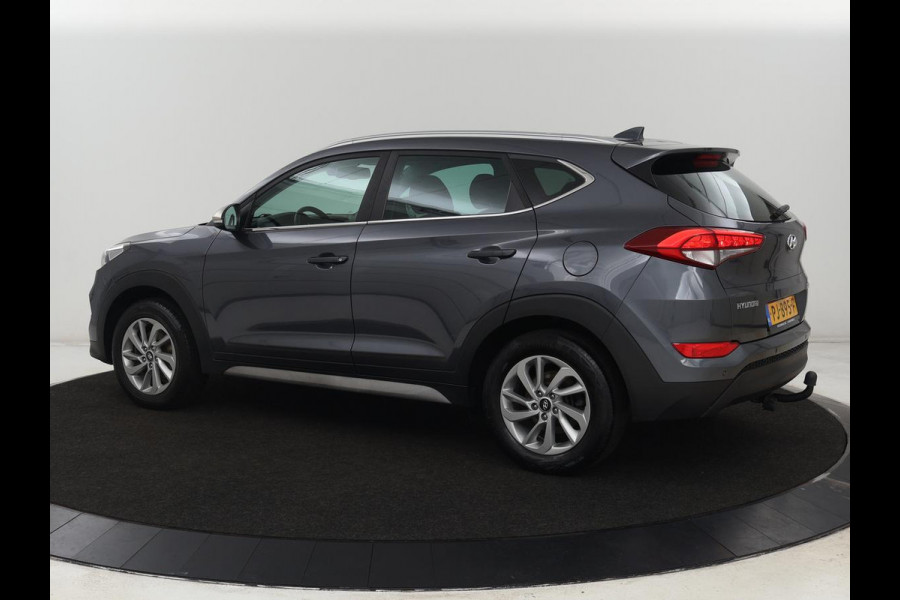 Hyundai Tucson 1.6 GDi Comfort | Trekhaak | Camera | Achterbankverwarming | Navigatie | Stoelverwarming | Climate control | Parkeerhulp | Cruise control | DAB | Regensensor Hyundai Tucson 1.6 GDi Comfort | Trekhaak | Camera | Achterbankverwarming | Navigatie | Stoelverwarming | Climate control | Parkeerhulp | Cruise control | DAB | Regensensor