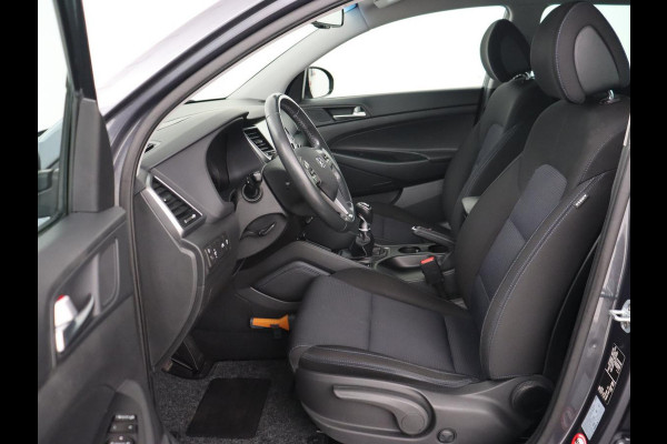 Hyundai Tucson 1.6 GDi Comfort | Trekhaak | Camera | Achterbankverwarming | Navigatie | Stoelverwarming | Climate control | Parkeerhulp | Cruise control | DAB | Regensensor Hyundai Tucson 1.6 GDi Comfort | Trekhaak | Camera | Achterbankverwarming | Navigatie | Stoelverwarming | Climate control | Parkeerhulp | Cruise control | DAB | Regensensor