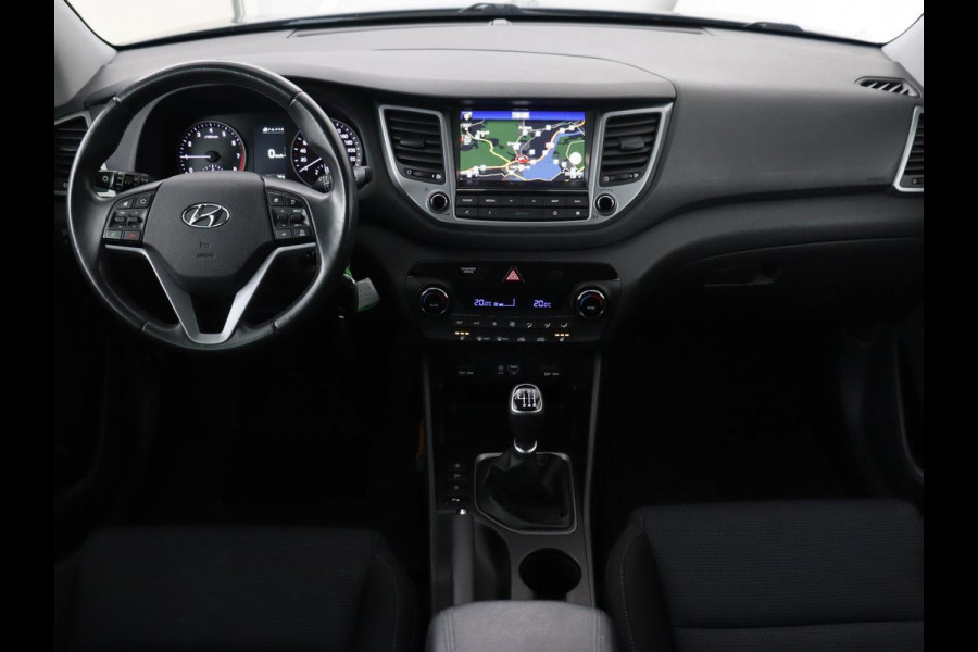 Hyundai Tucson 1.6 GDi Comfort | Trekhaak | Camera | Achterbankverwarming | Navigatie | Stoelverwarming | Climate control | Parkeerhulp | Cruise control | DAB | Regensensor Hyundai Tucson 1.6 GDi Comfort | Trekhaak | Camera | Achterbankverwarming | Navigatie | Stoelverwarming | Climate control | Parkeerhulp | Cruise control | DAB | Regensensor
