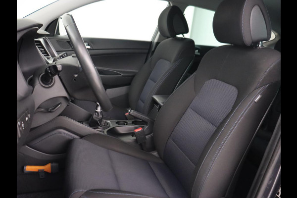 Hyundai Tucson 1.6 GDi Comfort | Trekhaak | Camera | Achterbankverwarming | Navigatie | Stoelverwarming | Climate control | Parkeerhulp | Cruise control | DAB | Regensensor Hyundai Tucson 1.6 GDi Comfort | Trekhaak | Camera | Achterbankverwarming | Navigatie | Stoelverwarming | Climate control | Parkeerhulp | Cruise control | DAB | Regensensor