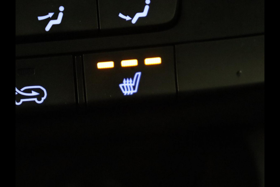 Hyundai Tucson 1.6 GDi Comfort | Trekhaak | Camera | Achterbankverwarming | Navigatie | Stoelverwarming | Climate control | Parkeerhulp | Cruise control | DAB | Regensensor Hyundai Tucson 1.6 GDi Comfort | Trekhaak | Camera | Achterbankverwarming | Navigatie | Stoelverwarming | Climate control | Parkeerhulp | Cruise control | DAB | Regensensor