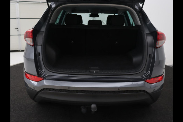 Hyundai Tucson 1.6 GDi Comfort | Trekhaak | Camera | Achterbankverwarming | Navigatie | Stoelverwarming | Climate control | Parkeerhulp | Cruise control | DAB | Regensensor Hyundai Tucson 1.6 GDi Comfort | Trekhaak | Camera | Achterbankverwarming | Navigatie | Stoelverwarming | Climate control | Parkeerhulp | Cruise control | DAB | Regensensor
