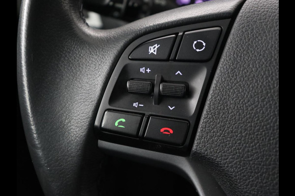 Hyundai Tucson 1.6 GDi Comfort | Trekhaak | Camera | Achterbankverwarming | Navigatie | Stoelverwarming | Climate control | Parkeerhulp | Cruise control | DAB | Regensensor Hyundai Tucson 1.6 GDi Comfort | Trekhaak | Camera | Achterbankverwarming | Navigatie | Stoelverwarming | Climate control | Parkeerhulp | Cruise control | DAB | Regensensor