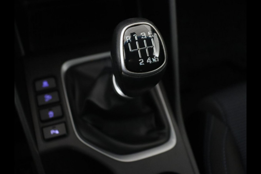 Hyundai Tucson 1.6 GDi Comfort | Trekhaak | Camera | Achterbankverwarming | Navigatie | Stoelverwarming | Climate control | Parkeerhulp | Cruise control | DAB | Regensensor Hyundai Tucson 1.6 GDi Comfort | Trekhaak | Camera | Achterbankverwarming | Navigatie | Stoelverwarming | Climate control | Parkeerhulp | Cruise control | DAB | Regensensor