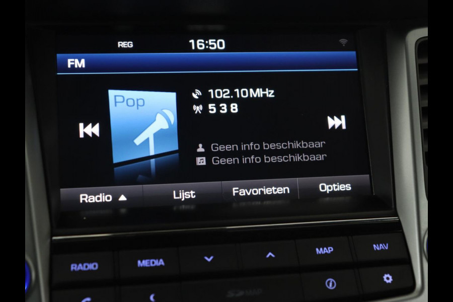 Hyundai Tucson 1.6 GDi Comfort | Trekhaak | Camera | Achterbankverwarming | Navigatie | Stoelverwarming | Climate control | Parkeerhulp | Cruise control | DAB | Regensensor Hyundai Tucson 1.6 GDi Comfort | Trekhaak | Camera | Achterbankverwarming | Navigatie | Stoelverwarming | Climate control | Parkeerhulp | Cruise control | DAB | Regensensor