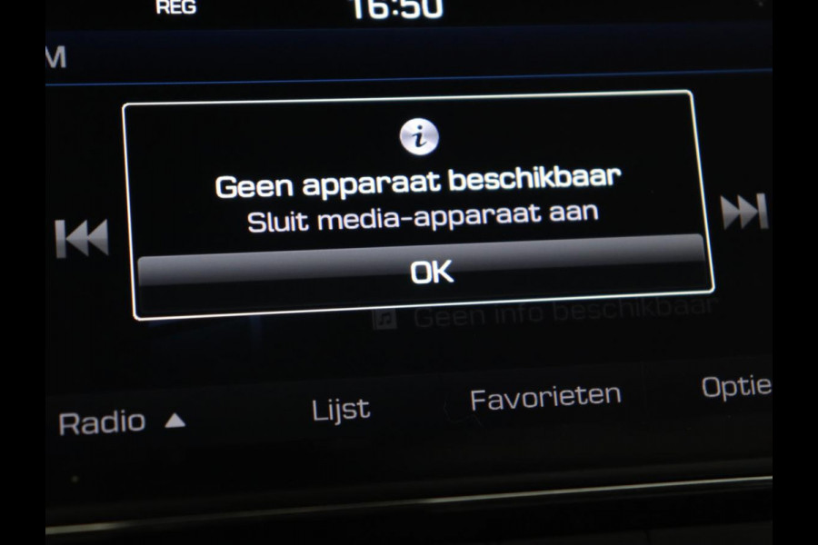 Hyundai Tucson 1.6 GDi Comfort | Trekhaak | Camera | Achterbankverwarming | Navigatie | Stoelverwarming | Climate control | Parkeerhulp | Cruise control | DAB | Regensensor Hyundai Tucson 1.6 GDi Comfort | Trekhaak | Camera | Achterbankverwarming | Navigatie | Stoelverwarming | Climate control | Parkeerhulp | Cruise control | DAB | Regensensor