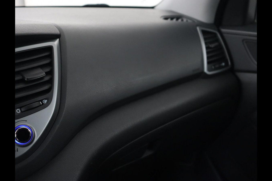 Hyundai Tucson 1.6 GDi Comfort | Trekhaak | Camera | Achterbankverwarming | Navigatie | Stoelverwarming | Climate control | Parkeerhulp | Cruise control | DAB | Regensensor Hyundai Tucson 1.6 GDi Comfort | Trekhaak | Camera | Achterbankverwarming | Navigatie | Stoelverwarming | Climate control | Parkeerhulp | Cruise control | DAB | Regensensor