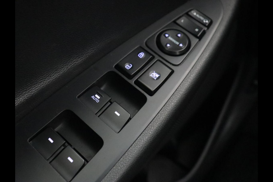 Hyundai Tucson 1.6 GDi Comfort | Trekhaak | Camera | Achterbankverwarming | Navigatie | Stoelverwarming | Climate control | Parkeerhulp | Cruise control | DAB | Regensensor Hyundai Tucson 1.6 GDi Comfort | Trekhaak | Camera | Achterbankverwarming | Navigatie | Stoelverwarming | Climate control | Parkeerhulp | Cruise control | DAB | Regensensor