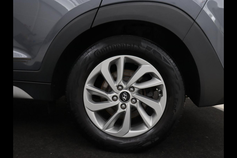 Hyundai Tucson 1.6 GDi Comfort | Trekhaak | Camera | Achterbankverwarming | Navigatie | Stoelverwarming | Climate control | Parkeerhulp | Cruise control | DAB | Regensensor Hyundai Tucson 1.6 GDi Comfort | Trekhaak | Camera | Achterbankverwarming | Navigatie | Stoelverwarming | Climate control | Parkeerhulp | Cruise control | DAB | Regensensor