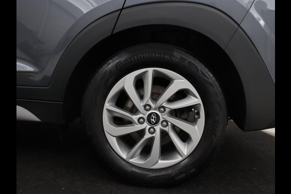 Hyundai Tucson 1.6 GDi Comfort | Trekhaak | Camera | Achterbankverwarming | Navigatie | Stoelverwarming | Climate control | Parkeerhulp | Cruise control | DAB | Regensensor Hyundai Tucson 1.6 GDi Comfort | Trekhaak | Camera | Achterbankverwarming | Navigatie | Stoelverwarming | Climate control | Parkeerhulp | Cruise control | DAB | Regensensor