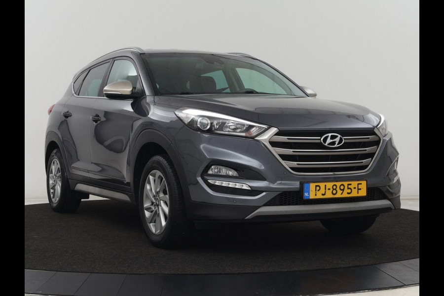 Hyundai Tucson 1.6 GDi Comfort | Trekhaak | Camera | Achterbankverwarming | Navigatie | Stoelverwarming | Climate control | Parkeerhulp | Cruise control | DAB | Regensensor Hyundai Tucson 1.6 GDi Comfort | Trekhaak | Camera | Achterbankverwarming | Navigatie | Stoelverwarming | Climate control | Parkeerhulp | Cruise control | DAB | Regensensor