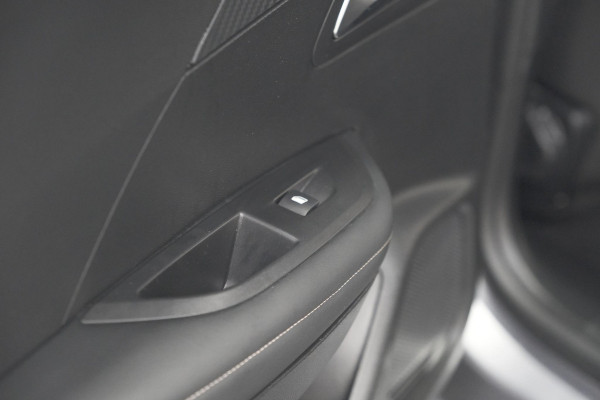Peugeot 2008 Hybrid 136 e-DCS6 Allure | 360 Camera | Adaptieve Cruise Control | Dodehoekdetectie | Navigatie Peugeot 2008 Hybrid 136 e-DCS6 Allure | 360 Camera | Adaptieve Cruise Control | Dodehoekdetectie | Navigatie