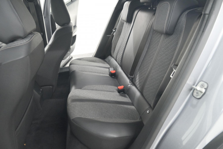 Peugeot 2008 Hybrid 136 e-DCS6 Allure | 360 Camera | Adaptieve Cruise Control | Dodehoekdetectie | Navigatie Peugeot 2008 Hybrid 136 e-DCS6 Allure | 360 Camera | Adaptieve Cruise Control | Dodehoekdetectie | Navigatie