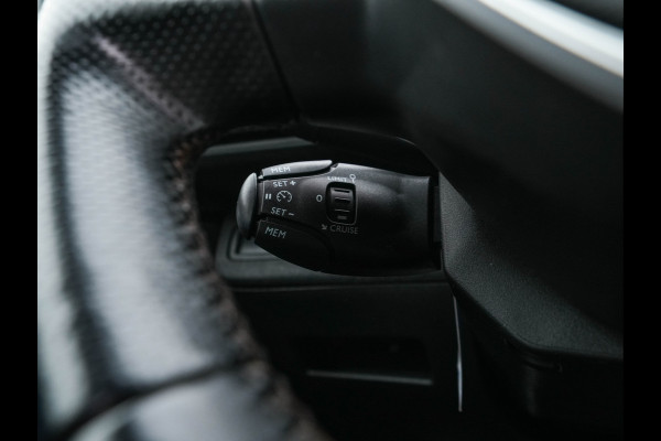 Peugeot 5008 1.6 e-THP GT-Line [ 7-Pers. ] Aut. *PANO | LEATHER-FABRIC | FULL-LED | DIGI-COCKPIT | LANE-ASSIST | BLINDS-SPOT | SPORT-SEATS | CAMERA | NAVI-FULLMAP | SHIFT-PADDLES | PRIVACY-GLASS | TOWBAR | 18''ALU*