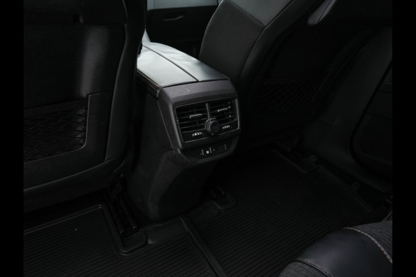 Peugeot 5008 1.6 e-THP GT-Line [ 7-Pers. ] Aut. *PANO | LEATHER-FABRIC | FULL-LED | DIGI-COCKPIT | LANE-ASSIST | BLINDS-SPOT | SPORT-SEATS | CAMERA | NAVI-FULLMAP | SHIFT-PADDLES | PRIVACY-GLASS | TOWBAR | 18''ALU*