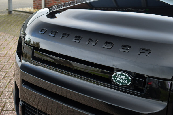 Land Rover Defender 110 3.0 P400 HSE 7-pers Pano Trekh ACC 22inch HUD Standkachel