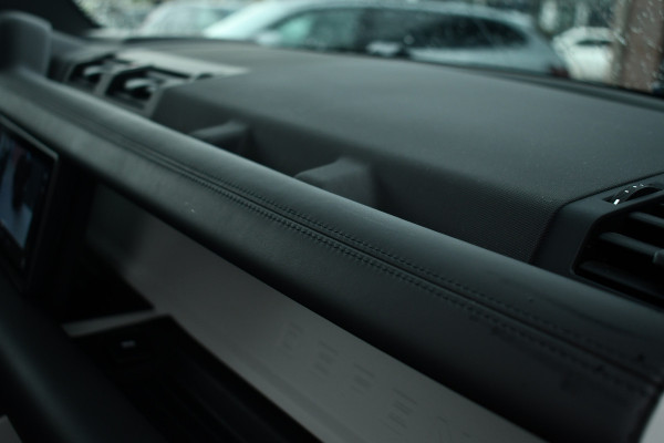 Land Rover Defender 110 3.0 P400 HSE 7-pers Pano Trekh ACC 22inch HUD Standkachel