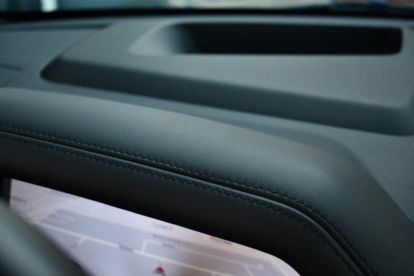 Land Rover Defender 110 3.0 P400 HSE 7-pers Pano Trekh ACC 22inch HUD Standkachel