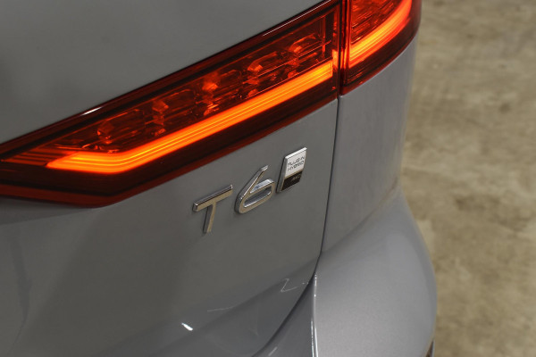 Volvo V60 T6 350PK Automaat Plug-in hybrid AWD Plus Dark / Panoramadak / Harman Kardon / 360 camera / Climate pack / Intellisafe / Trekhaak Volvo V60 T6 350PK Automaat Plug-in hybrid AWD Plus Dark / Panoramadak / Harman Kardon / 360 camera / Climate pack / Intellisafe / Trekhaak