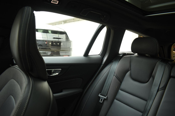 Volvo V60 T6 350PK Automaat Plug-in hybrid AWD Plus Dark / Panoramadak / Harman Kardon / 360 camera / Climate pack / Intellisafe / Trekhaak Volvo V60 T6 350PK Automaat Plug-in hybrid AWD Plus Dark / Panoramadak / Harman Kardon / 360 camera / Climate pack / Intellisafe / Trekhaak