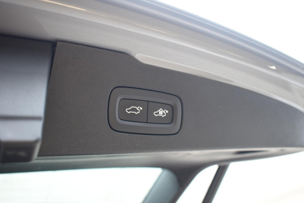 Volvo V60 T6 350PK Automaat Plug-in hybrid AWD Plus Dark / Panoramadak / Harman Kardon / 360 camera / Climate pack / Intellisafe / Trekhaak Volvo V60 T6 350PK Automaat Plug-in hybrid AWD Plus Dark / Panoramadak / Harman Kardon / 360 camera / Climate pack / Intellisafe / Trekhaak