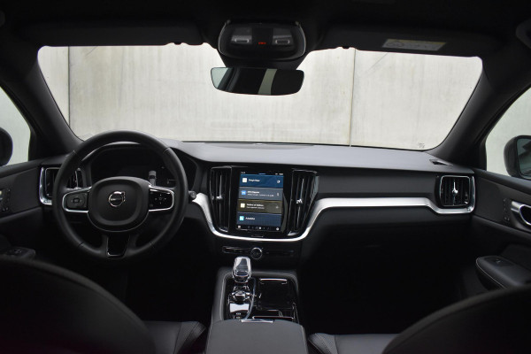 Volvo V60 T6 350PK Automaat Plug-in hybrid AWD Plus Dark Volvo V60 T6 350PK Automaat Plug-in hybrid AWD Plus Dark