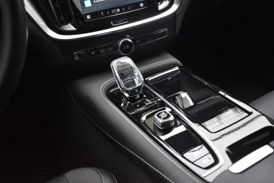 Volvo V60 T6 350PK Automaat Plug-in hybrid AWD Plus Dark Volvo V60 T6 350PK Automaat Plug-in hybrid AWD Plus Dark