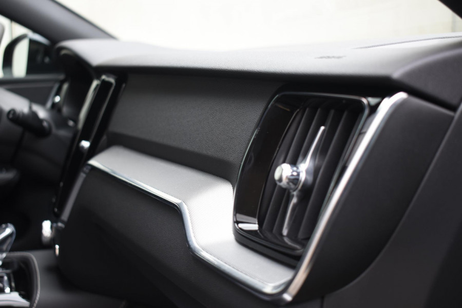 Volvo V60 T6 350PK Automaat Plug-in hybrid AWD Plus Dark Volvo V60 T6 350PK Automaat Plug-in hybrid AWD Plus Dark