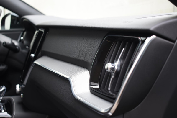 Volvo V60 T6 350PK Automaat Plug-in hybrid AWD Plus Dark Volvo V60 T6 350PK Automaat Plug-in hybrid AWD Plus Dark