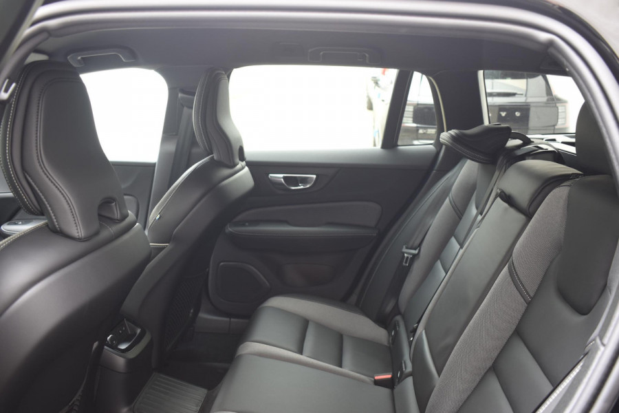 Volvo V60 T6 350PK Automaat Plug-in hybrid AWD Plus Dark Volvo V60 T6 350PK Automaat Plug-in hybrid AWD Plus Dark