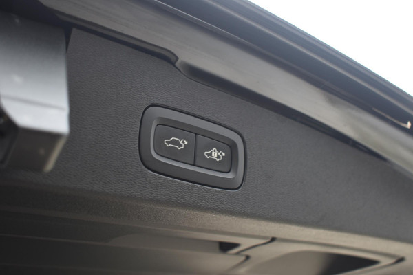 Volvo V60 T6 350PK Automaat Plug-in hybrid AWD Plus Dark Volvo V60 T6 350PK Automaat Plug-in hybrid AWD Plus Dark