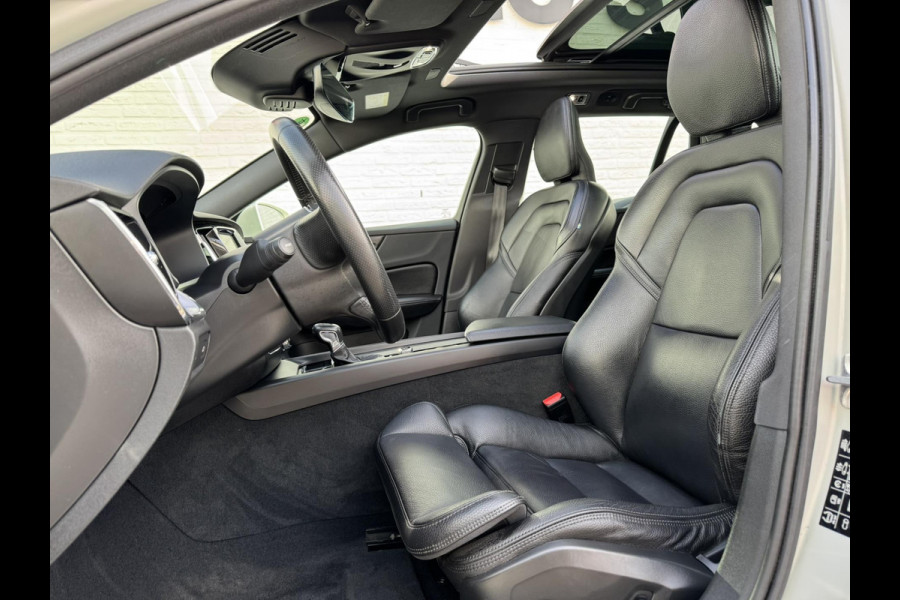 Volvo V60 2.0 D4 Momentum Adaptive cruise Climate control Parkeercamera met sensoren Apple / Android Stoelverwarming Harman Kardon Volvo V60 2.0 D4 Momentum Adaptive cruise Climate control Parkeercamera met sensoren Apple / Android Stoelverwarming Harman Kardon