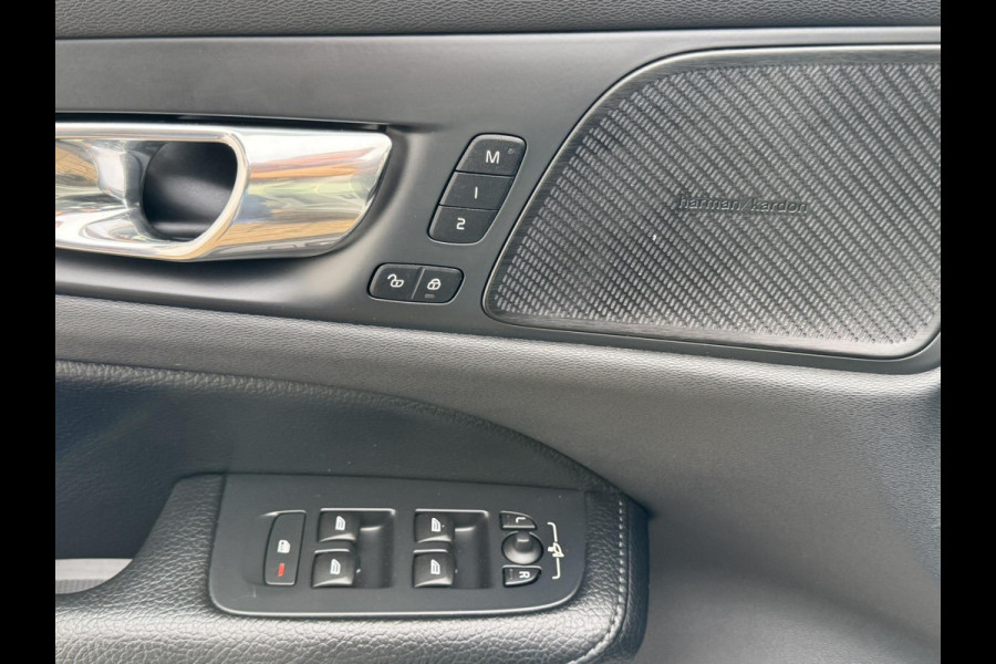 Volvo V60 2.0 D4 Momentum Adaptive cruise Climate control Parkeercamera met sensoren Apple / Android Stoelverwarming Harman Kardon Volvo V60 2.0 D4 Momentum Adaptive cruise Climate control Parkeercamera met sensoren Apple / Android Stoelverwarming Harman Kardon