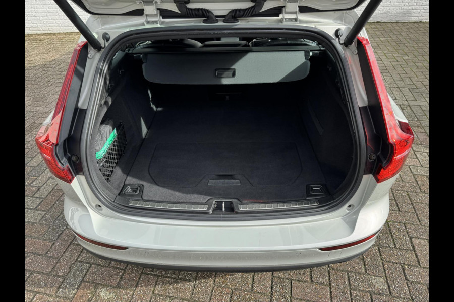 Volvo V60 2.0 D4 Momentum Adaptive cruise Climate control Parkeercamera met sensoren Apple / Android Stoelverwarming Harman Kardon Volvo V60 2.0 D4 Momentum Adaptive cruise Climate control Parkeercamera met sensoren Apple / Android Stoelverwarming Harman Kardon