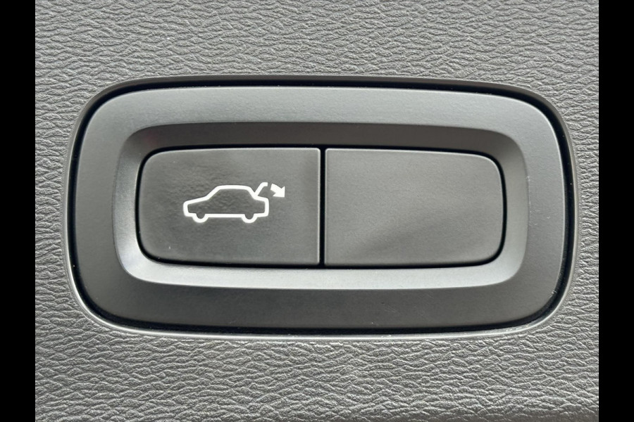 Volvo V60 2.0 D4 Momentum Adaptive cruise Climate control Parkeercamera met sensoren Apple / Android Stoelverwarming Harman Kardon Volvo V60 2.0 D4 Momentum Adaptive cruise Climate control Parkeercamera met sensoren Apple / Android Stoelverwarming Harman Kardon