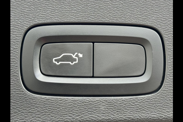 Volvo V60 2.0 D4 Momentum Adaptive cruise Climate control Parkeercamera met sensoren Apple / Android Stoelverwarming Harman Kardon Volvo V60 2.0 D4 Momentum Adaptive cruise Climate control Parkeercamera met sensoren Apple / Android Stoelverwarming Harman Kardon