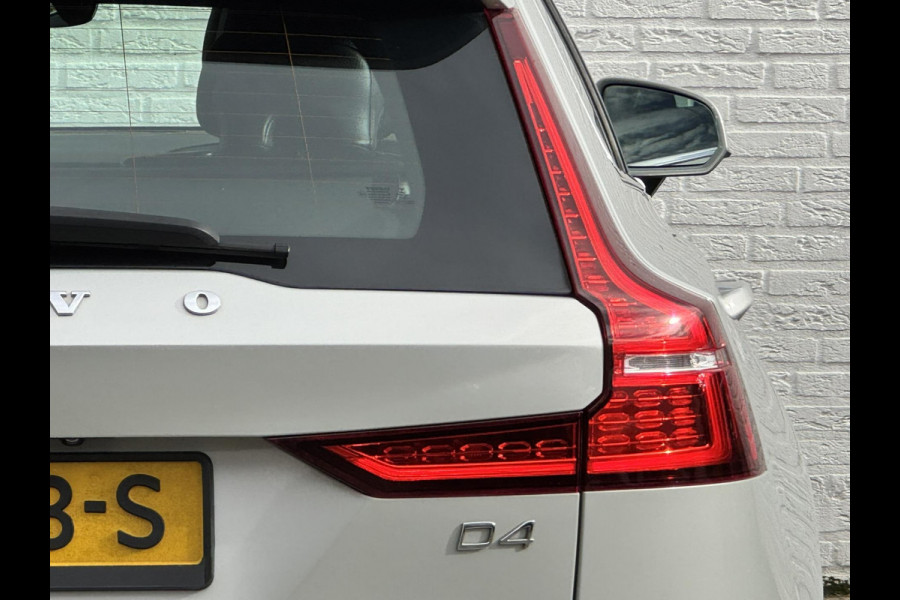 Volvo V60 2.0 D4 Momentum Adaptive cruise Climate control Parkeercamera met sensoren Apple / Android Stoelverwarming Harman Kardon Volvo V60 2.0 D4 Momentum Adaptive cruise Climate control Parkeercamera met sensoren Apple / Android Stoelverwarming Harman Kardon