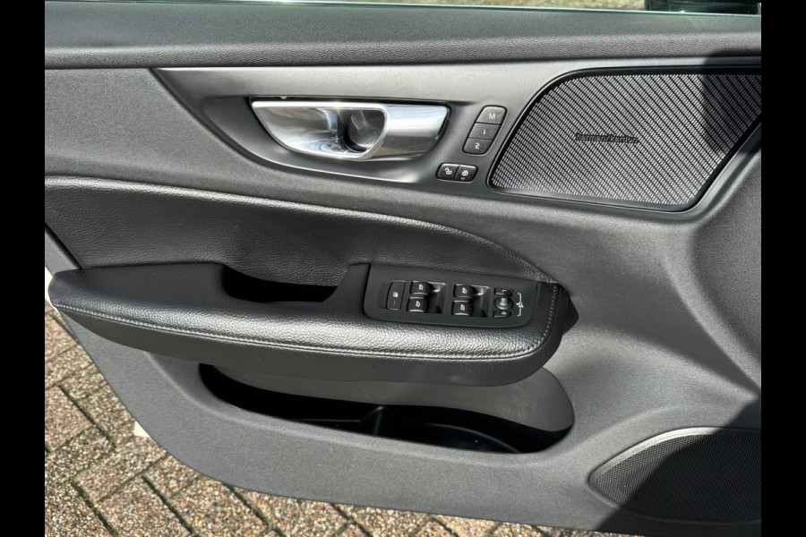 Volvo V60 2.0 D4 Momentum Adaptive cruise Climate control Parkeercamera met sensoren Apple / Android Stoelverwarming Harman Kardon Volvo V60 2.0 D4 Momentum Adaptive cruise Climate control Parkeercamera met sensoren Apple / Android Stoelverwarming Harman Kardon