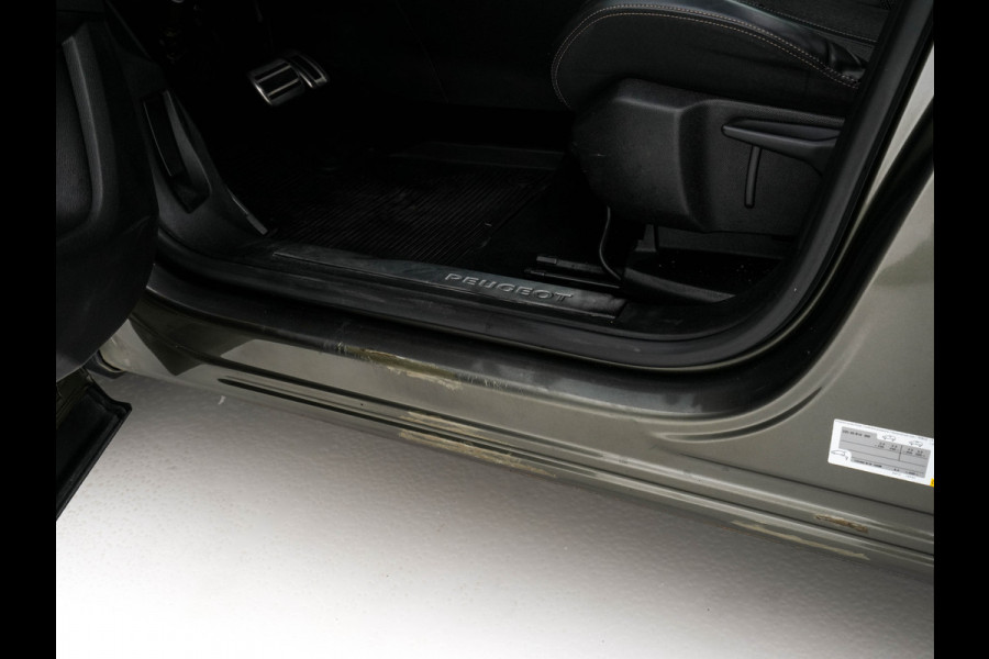 Peugeot 5008 1.6 e-THP GT-Line [ 7-Pers. ] Aut. *PANO | LEATHER-FABRIC | FULL-LED | DIGI-COCKPIT | LANE-ASSIST | BLINDS-SPOT | SPORT-SEATS | CAMERA | NAVI-FULLMAP | SHIFT-PADDLES | PRIVACY-GLASS | TOWBAR | 18''ALU*