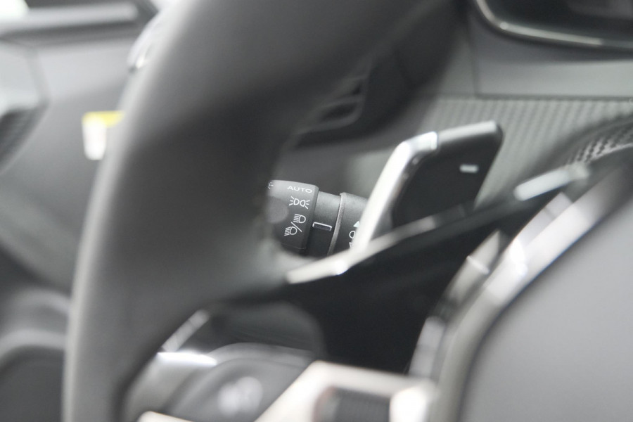 Peugeot 2008 Hybrid 136 e-DCS6 Allure | 360 Camera | Adaptieve Cruise Control | Dodehoekdetectie | Navigatie