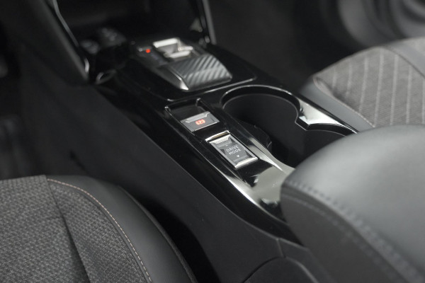 Peugeot 2008 Hybrid 136 e-DCS6 Allure | 360 Camera | Adaptieve Cruise Control | Dodehoekdetectie | Navigatie