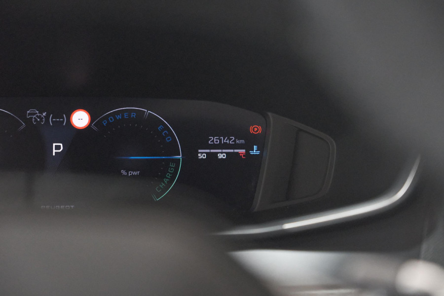 Peugeot 2008 Hybrid 136 e-DCS6 Allure | 360 Camera | Adaptieve Cruise Control | Dodehoekdetectie | Navigatie
