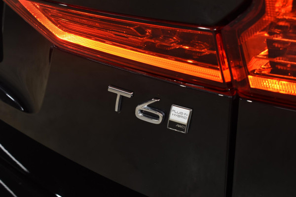 Volvo XC60 T6 350PK Automaat Plug-in Hybrid AWD Plus Dark Volvo XC60 T6 350PK Automaat Plug-in Hybrid AWD Plus Dark