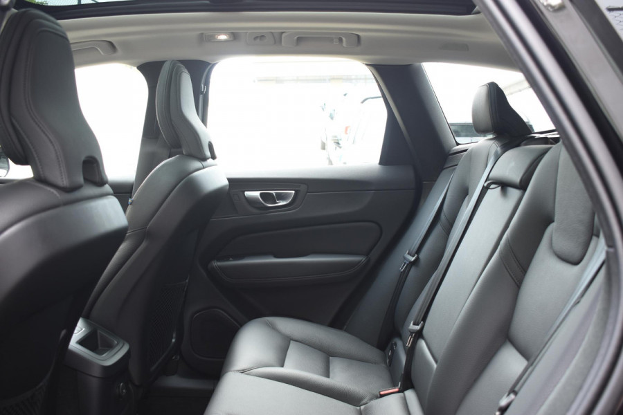 Volvo XC60 T6 350PK Automaat Plug-in Hybrid AWD Plus Dark Volvo XC60 T6 350PK Automaat Plug-in Hybrid AWD Plus Dark