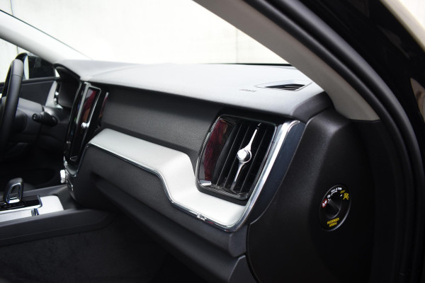 Volvo XC60 T6 350PK Automaat Plug-in Hybrid AWD Plus Dark Volvo XC60 T6 350PK Automaat Plug-in Hybrid AWD Plus Dark